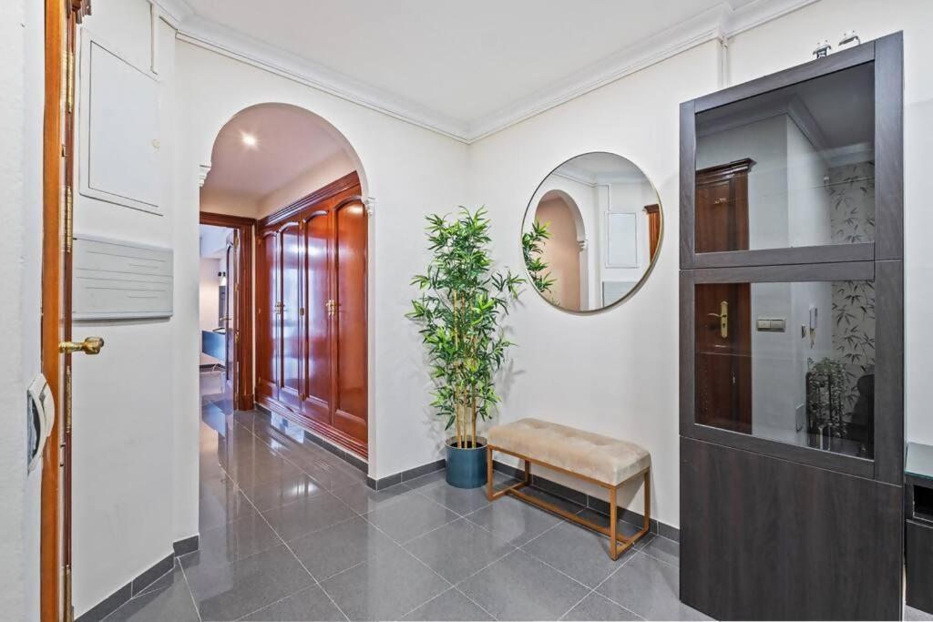 Piso En Atarazanas Apartment Malaga Exterior photo